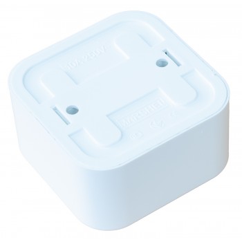 Розетка накладная одноместная c заземлением Marshel Maglev белая