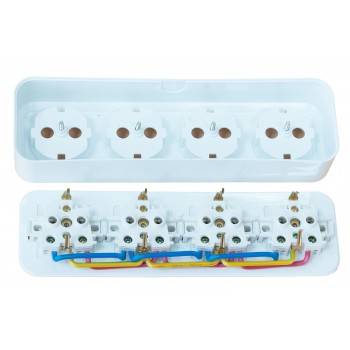 Розетка накладная четырехместная c заземлением GISelt Premiera белая